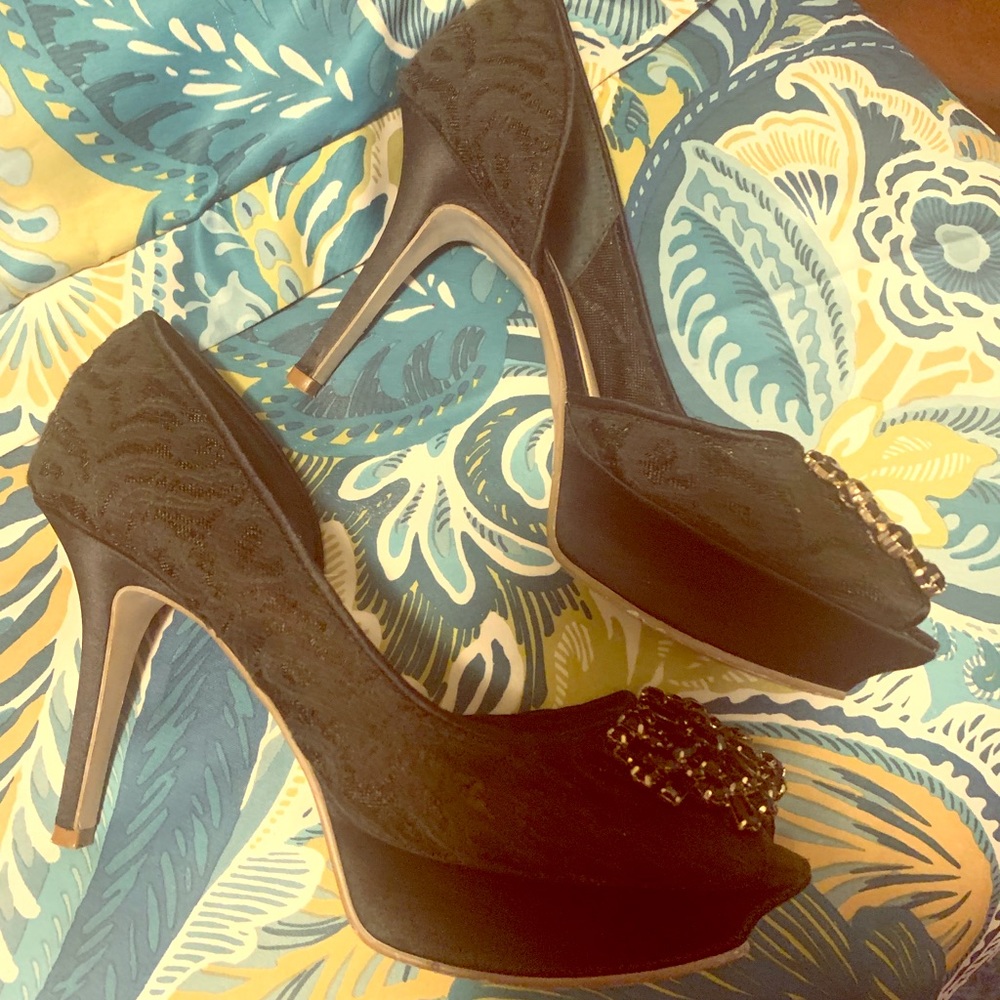 Black high heeels with sparkly flowers!!